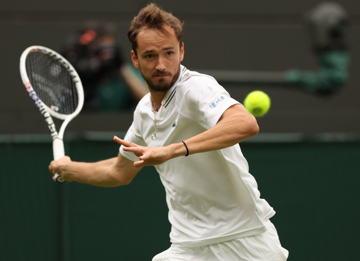 九游娱乐网站-关于英国网球队鏖战日本网球队，梅德韦杰夫爆发神勇的信息