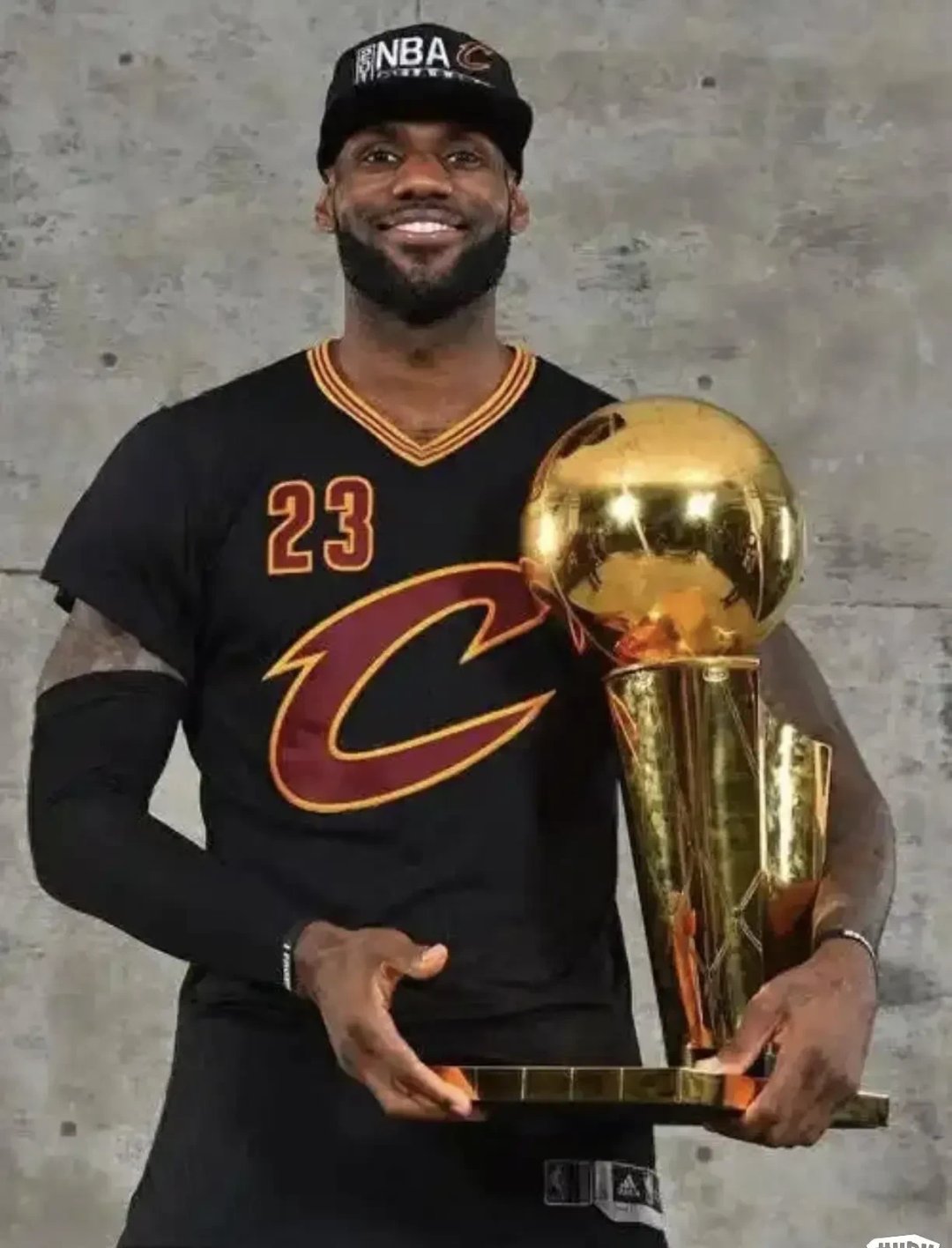 雷霆险胜立陶宛男篮，詹姆斯绝境逆转