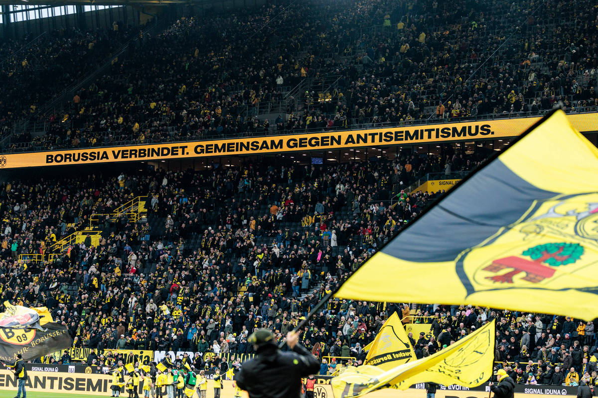 多特蒙德火力全开，轻松击溃对手