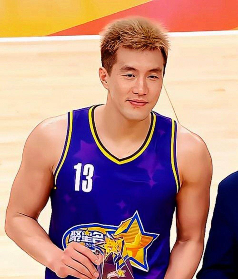 关于亚洲球员获得MVP奖杯,成为焦点人物的信息 关于亚洲球员获得MVP奖杯,成为焦点人物的信息