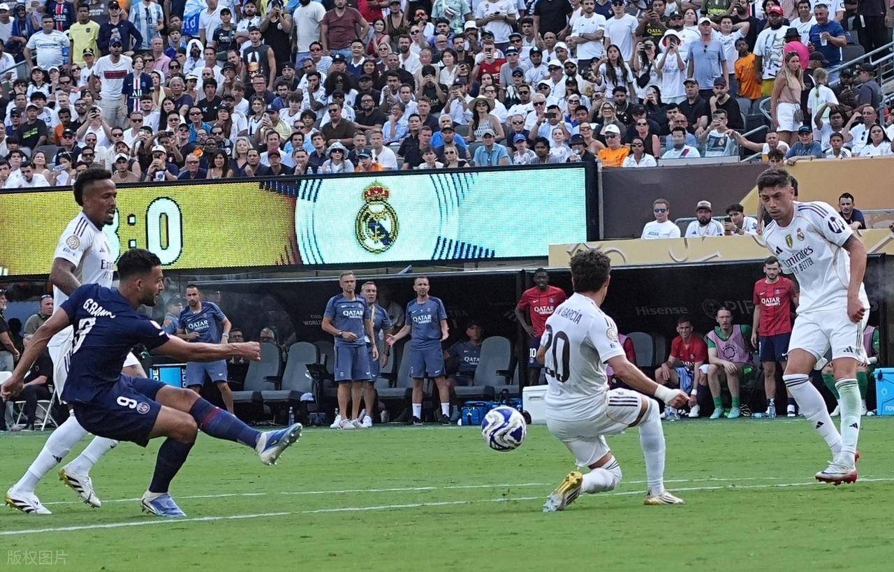 巴黎圣日耳曼横掃多特,客场取胜晋级 巴黎圣日耳曼横掃多特,客场取胜晋级