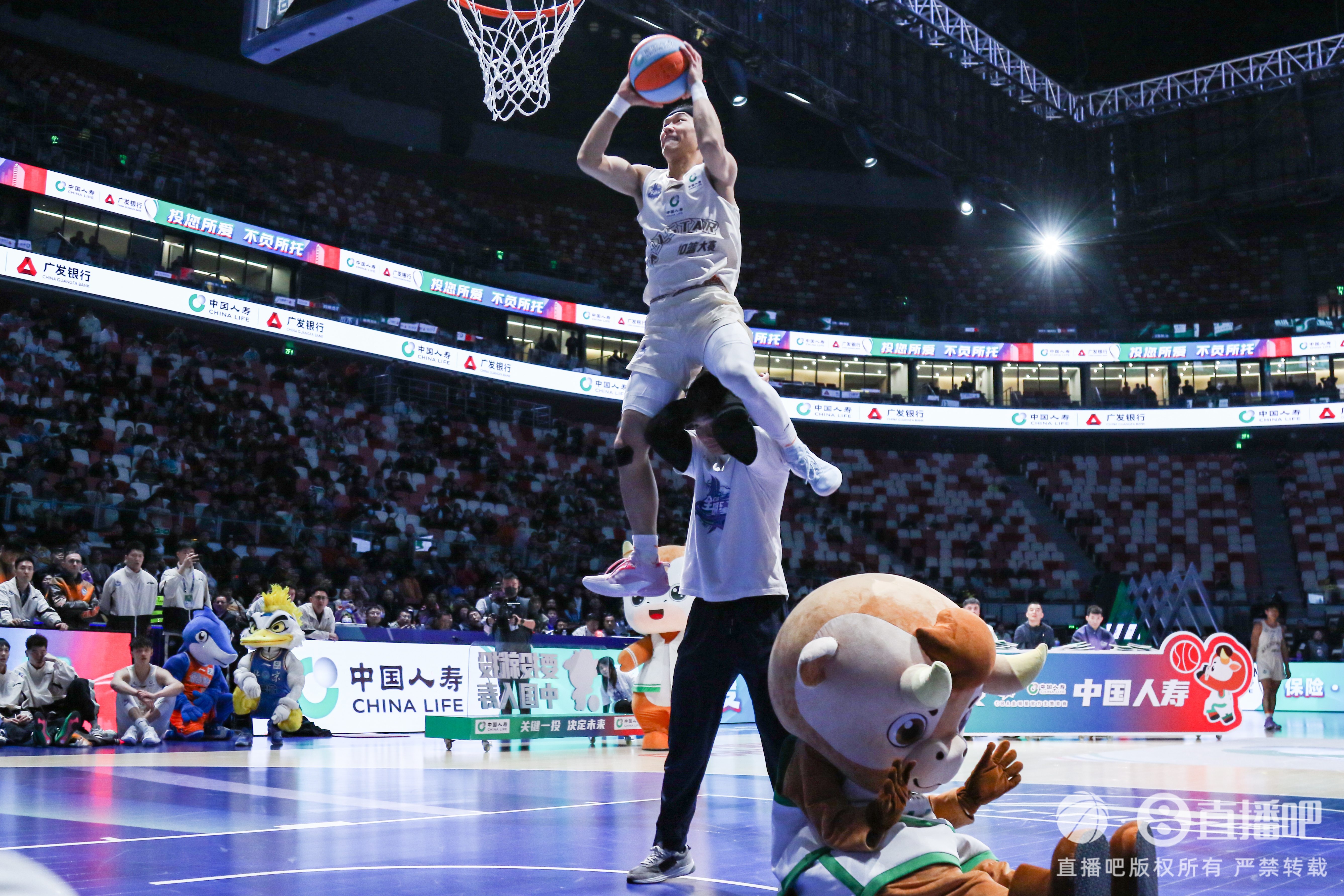 CBA球队备战全明星赛，展现实力的简单介绍