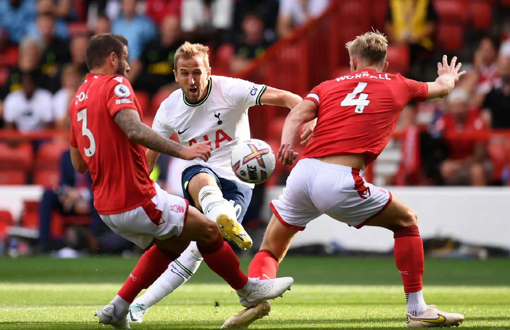 热刺主场不敌对手，遭遇惨败