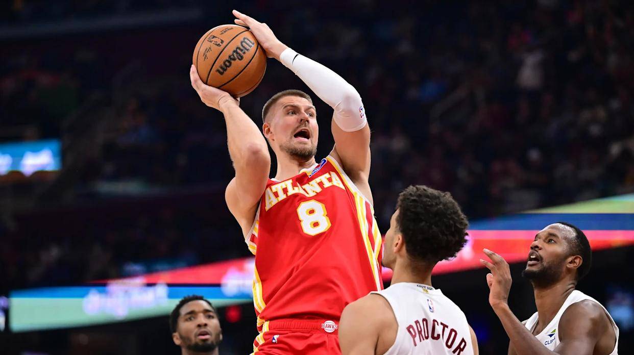 九游娱乐官方网站-青岛队鏖战76人，米切尔点燃赛场