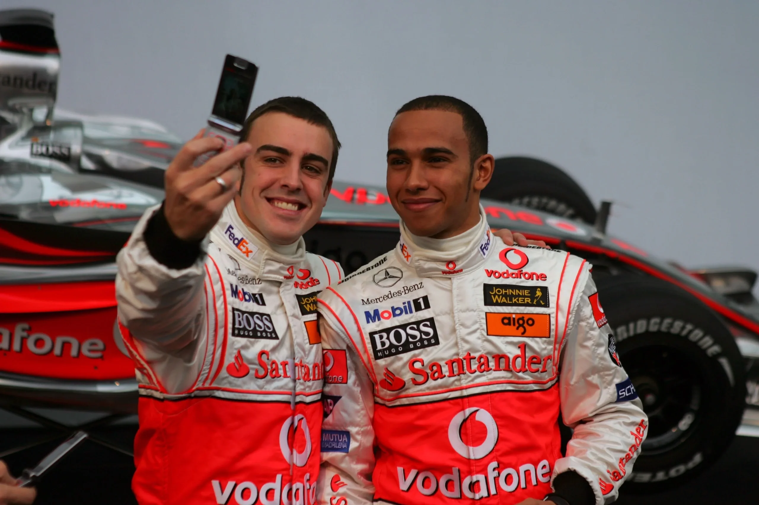 九游游戏-索伯车队碾压迈凯伦，汉密尔顿高光表现的简单介绍