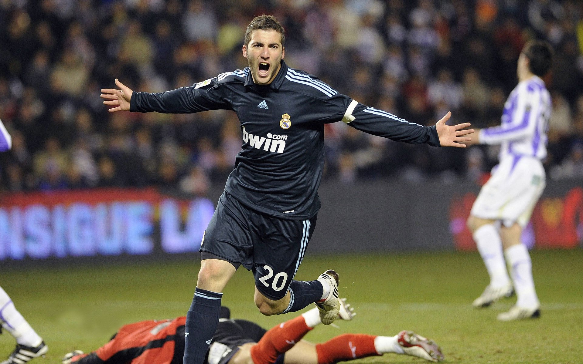 荷兰稳稳拿下墨西哥,卡瓦哈尔成关键先生,一场战术与意志的胜利